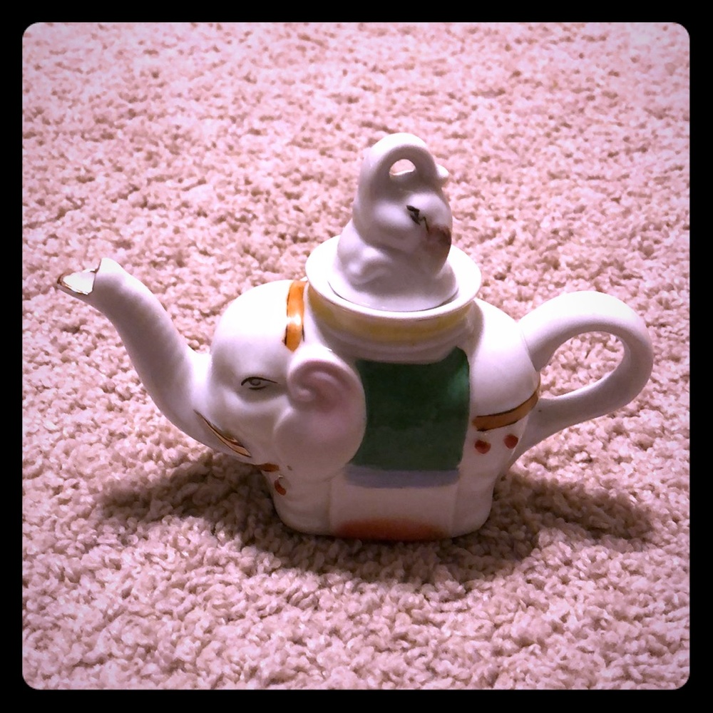 Elephant teapot